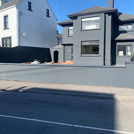 - No 12 -new Boutique - Fully Renovated December 2023 - - 6 Bedrooms - 6 En Suites Free Parking Galway