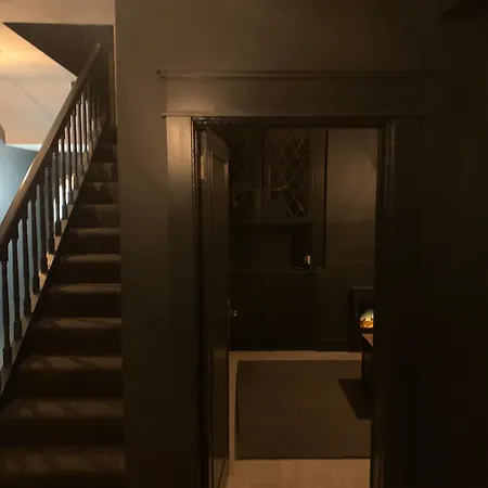 - No 12 -new Boutique - Fully Renovated December 2023 - - 6 Bedrooms - 6 En Suites Free Parking